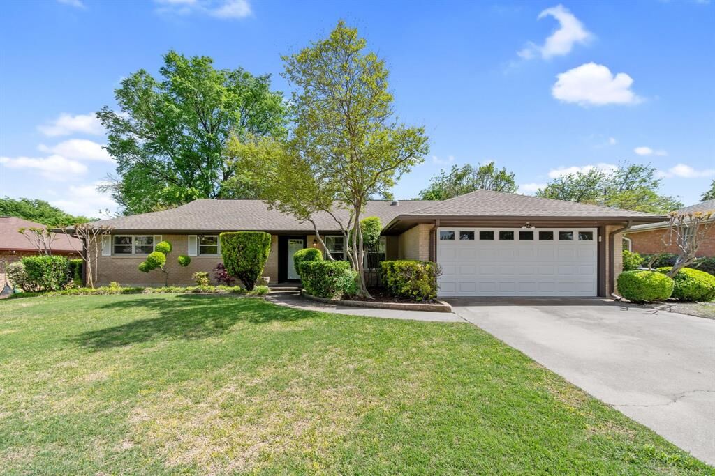 Property Photo: 5821 Wimbleton Way TX 76133