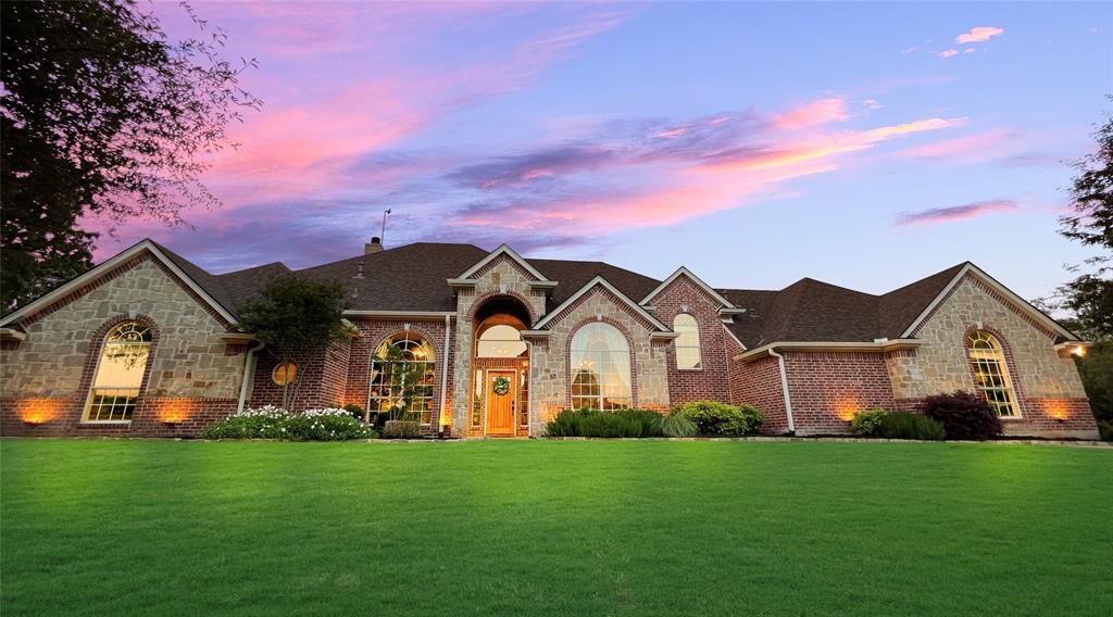 Property Photo: 233 Muir Hill Drive TX 76008