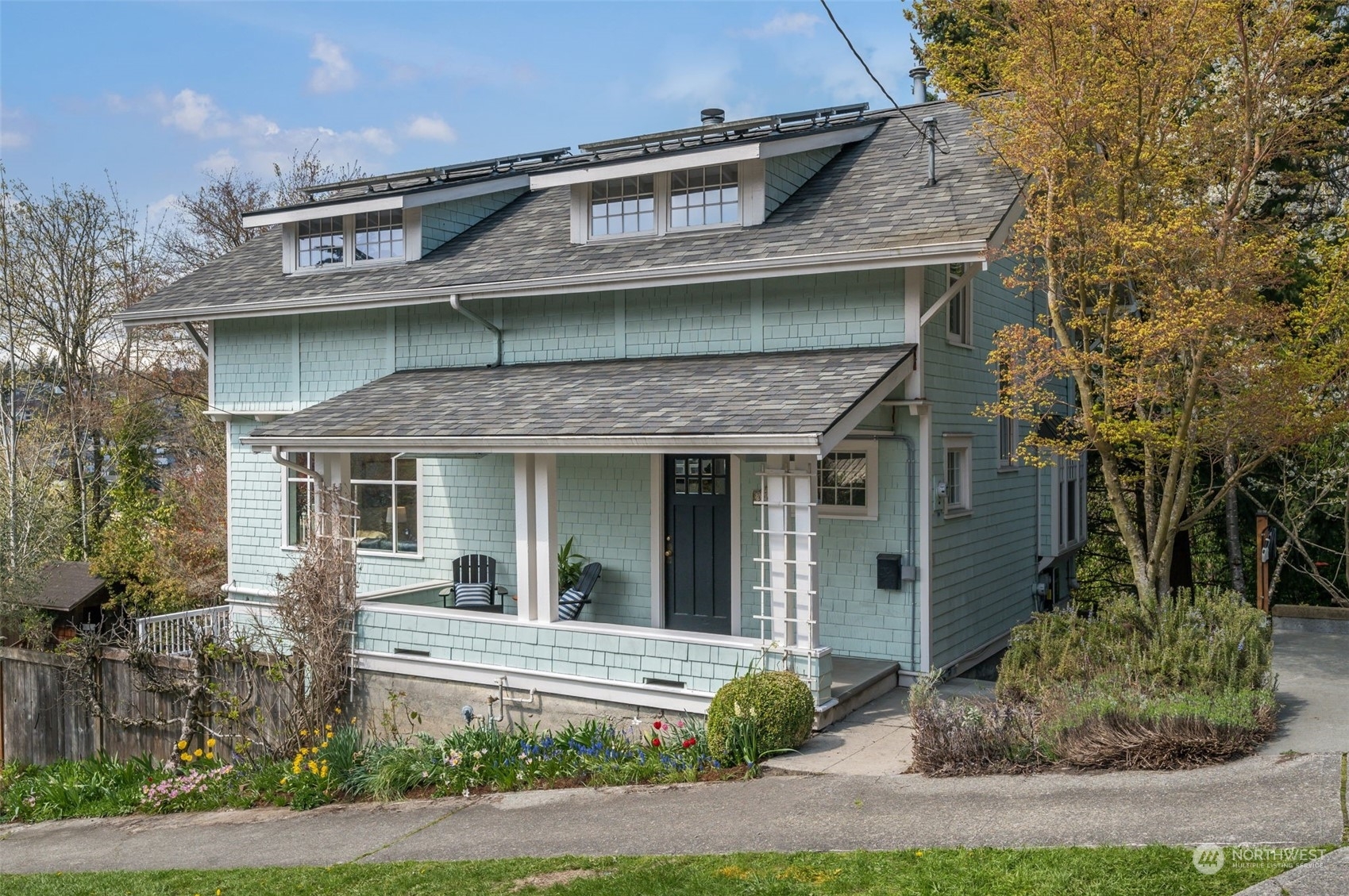 Property Photo:  3208 E Howell Street  WA 98122 