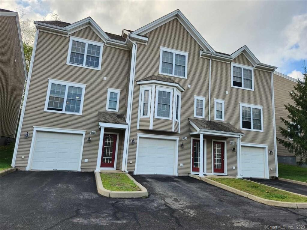 Property Photo:  277 Reservoir Avenue 302  CT 06451