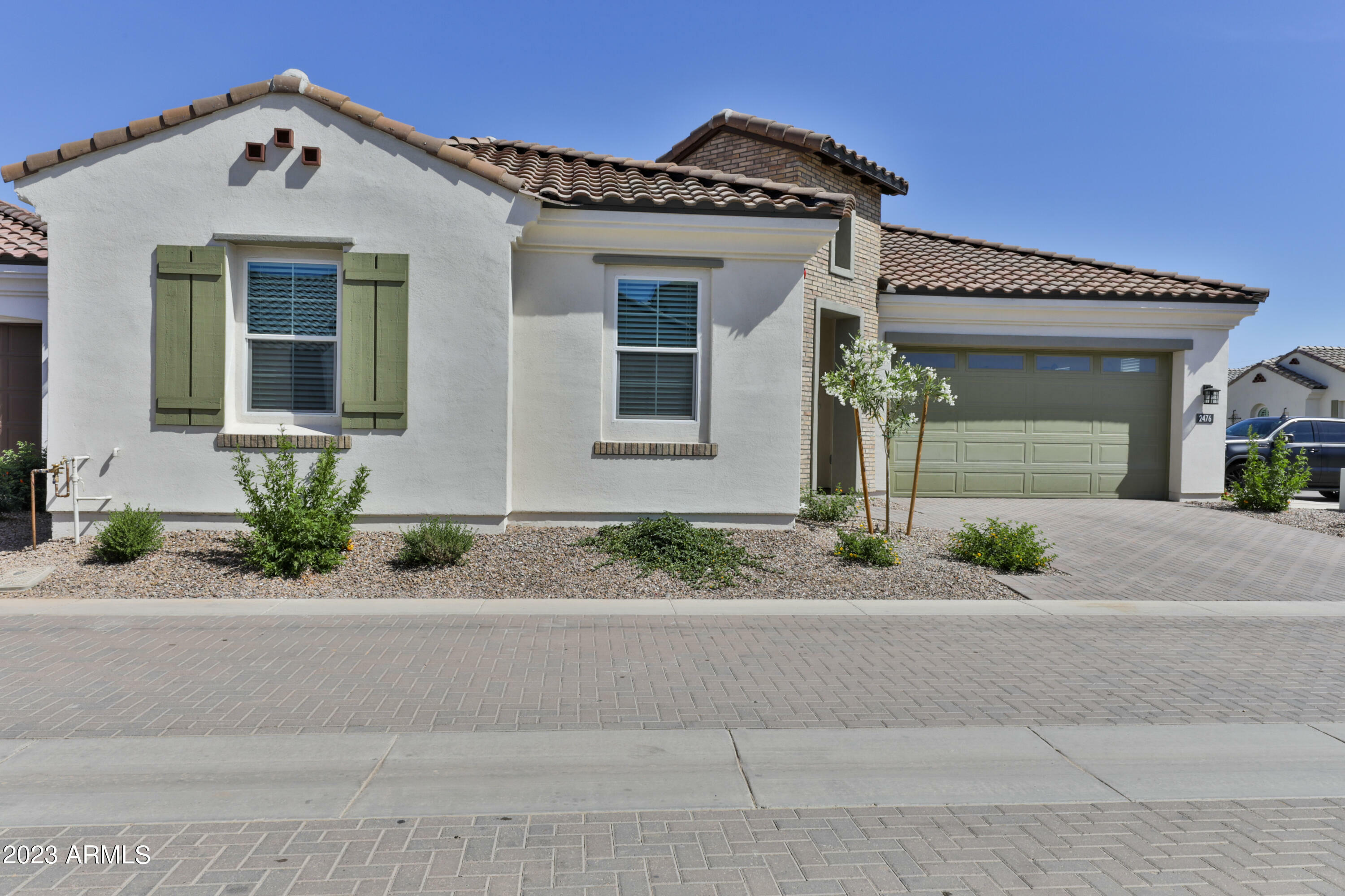 Property Photo:  2476 E Lark Street  AZ 85297 