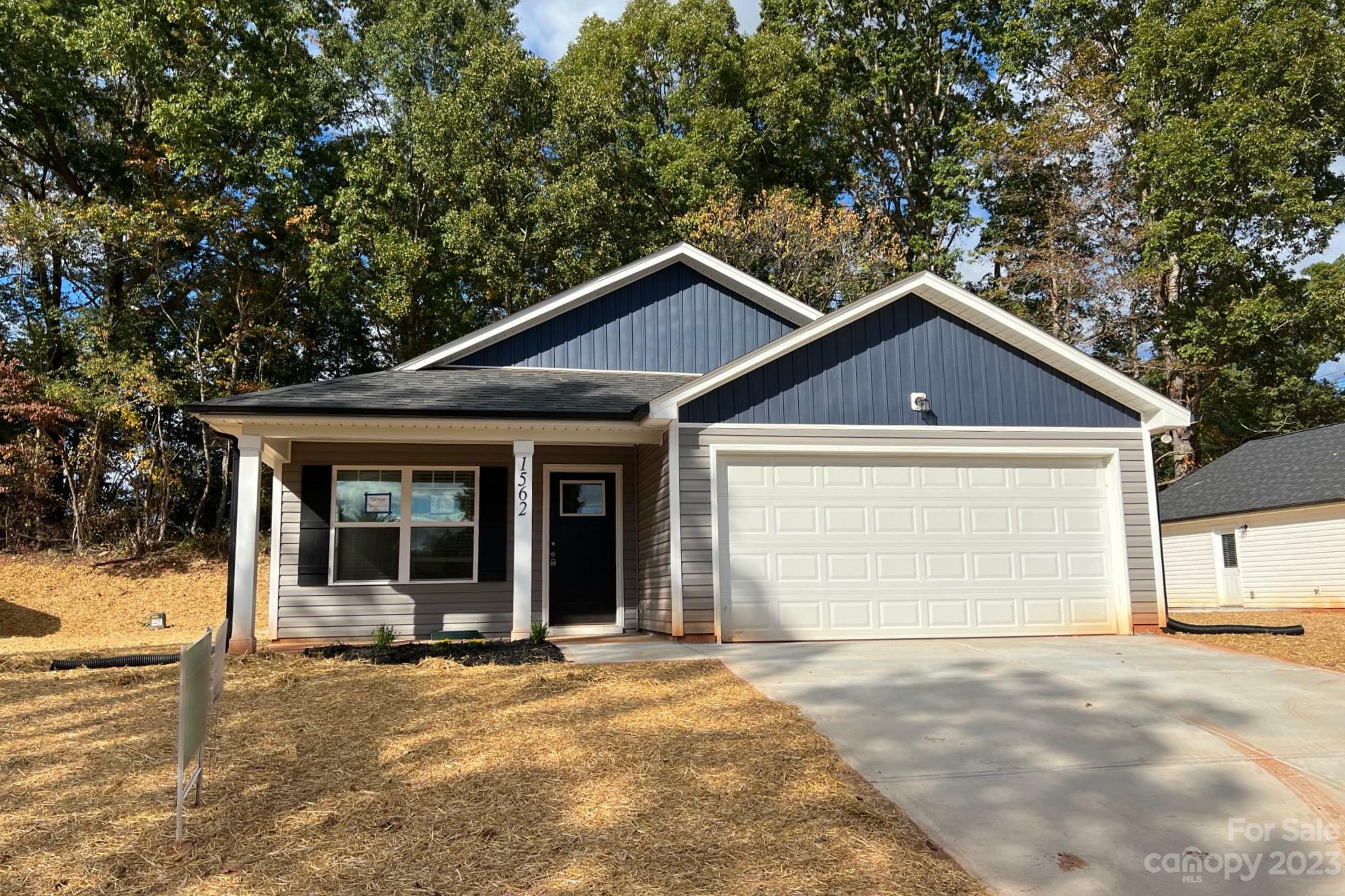 Property Photo: 1562 17th Avenue SW NC 28602