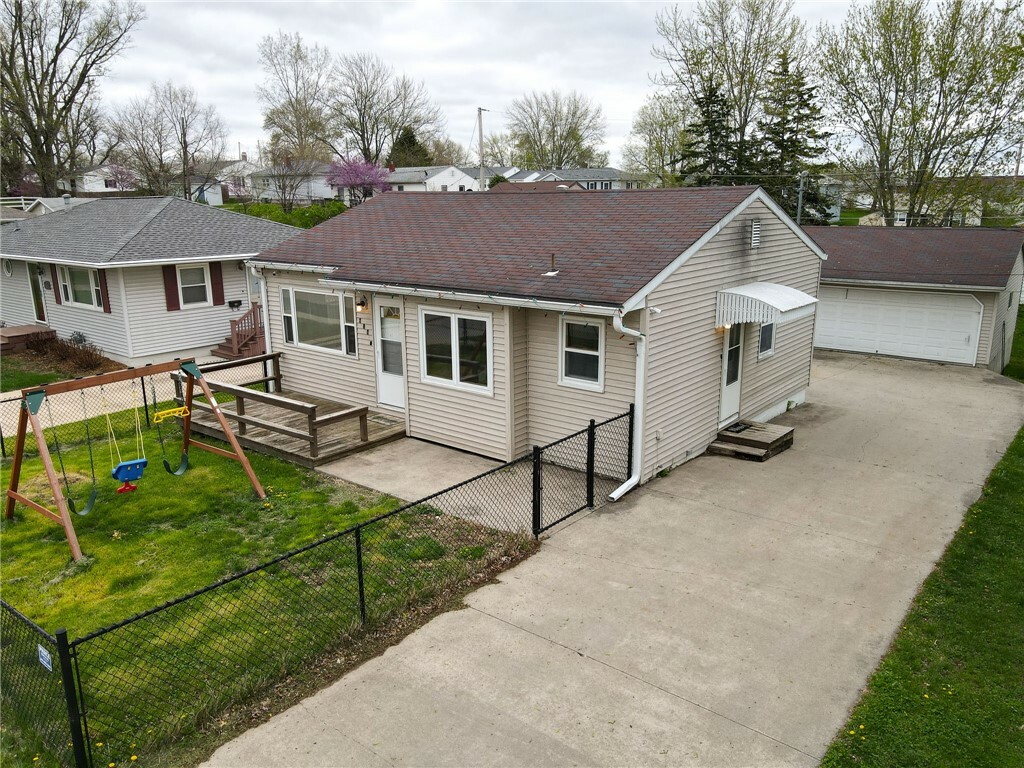 Property Photo:  808 E Woodland Avenue  IA 52501 