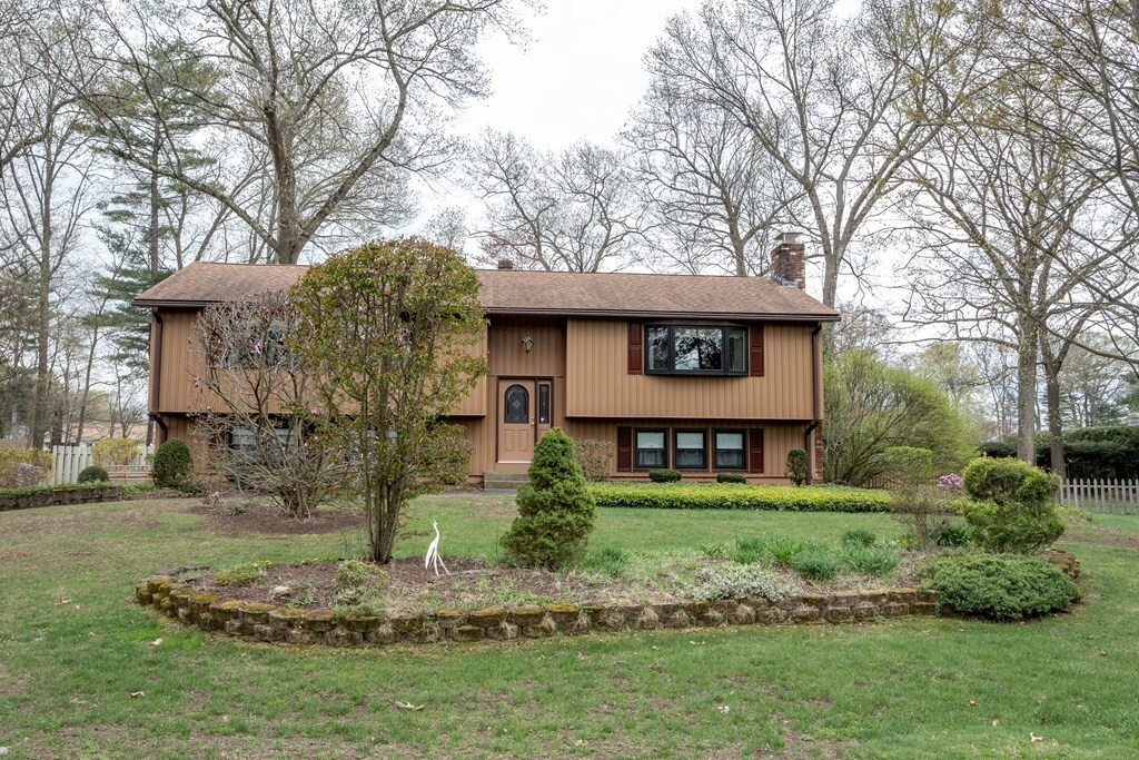 Property Photo: 11 Sunbriar Dr MA 01085