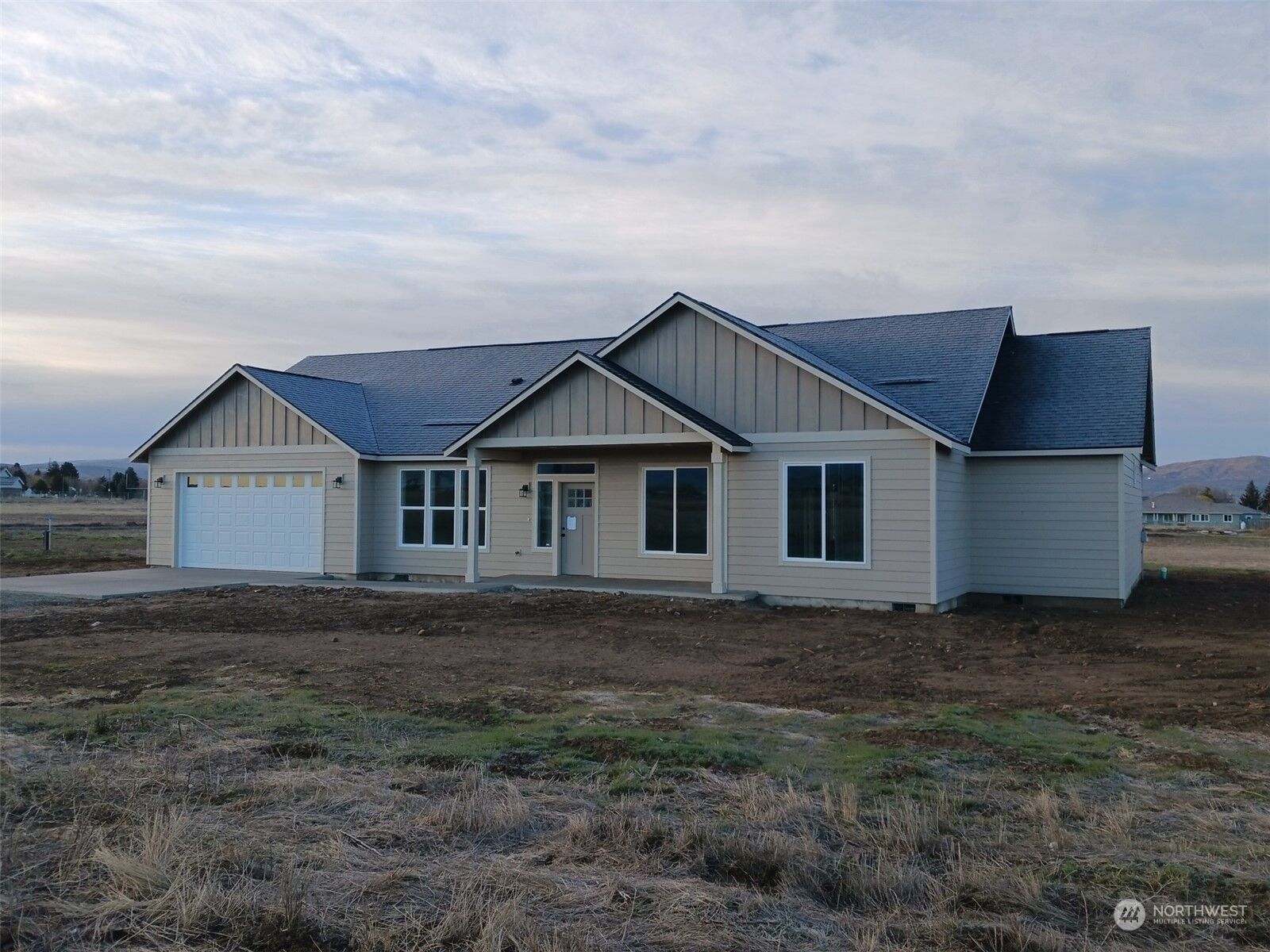 Property Photo:  102 Memphis Road  WA 98926 