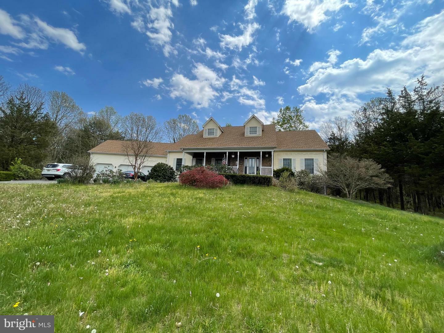 Property Photo:  10 Meirs Road  NJ 08514 