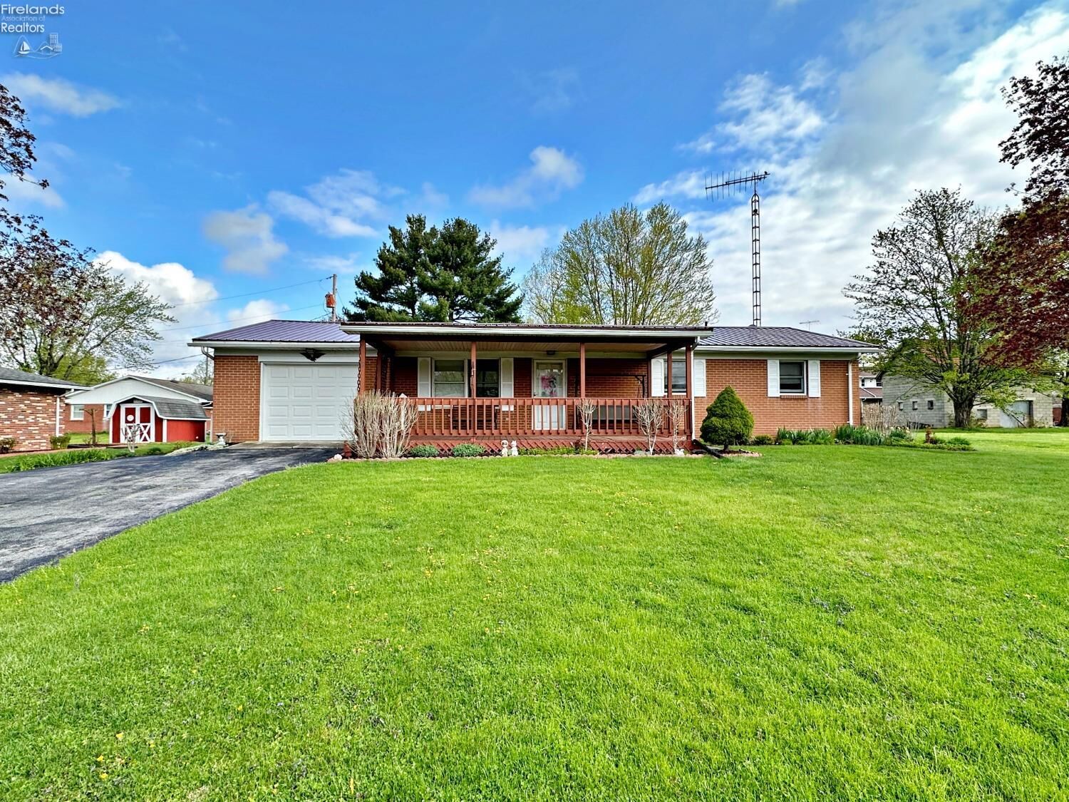Property Photo:  2 Orchard Court  OH 44818 