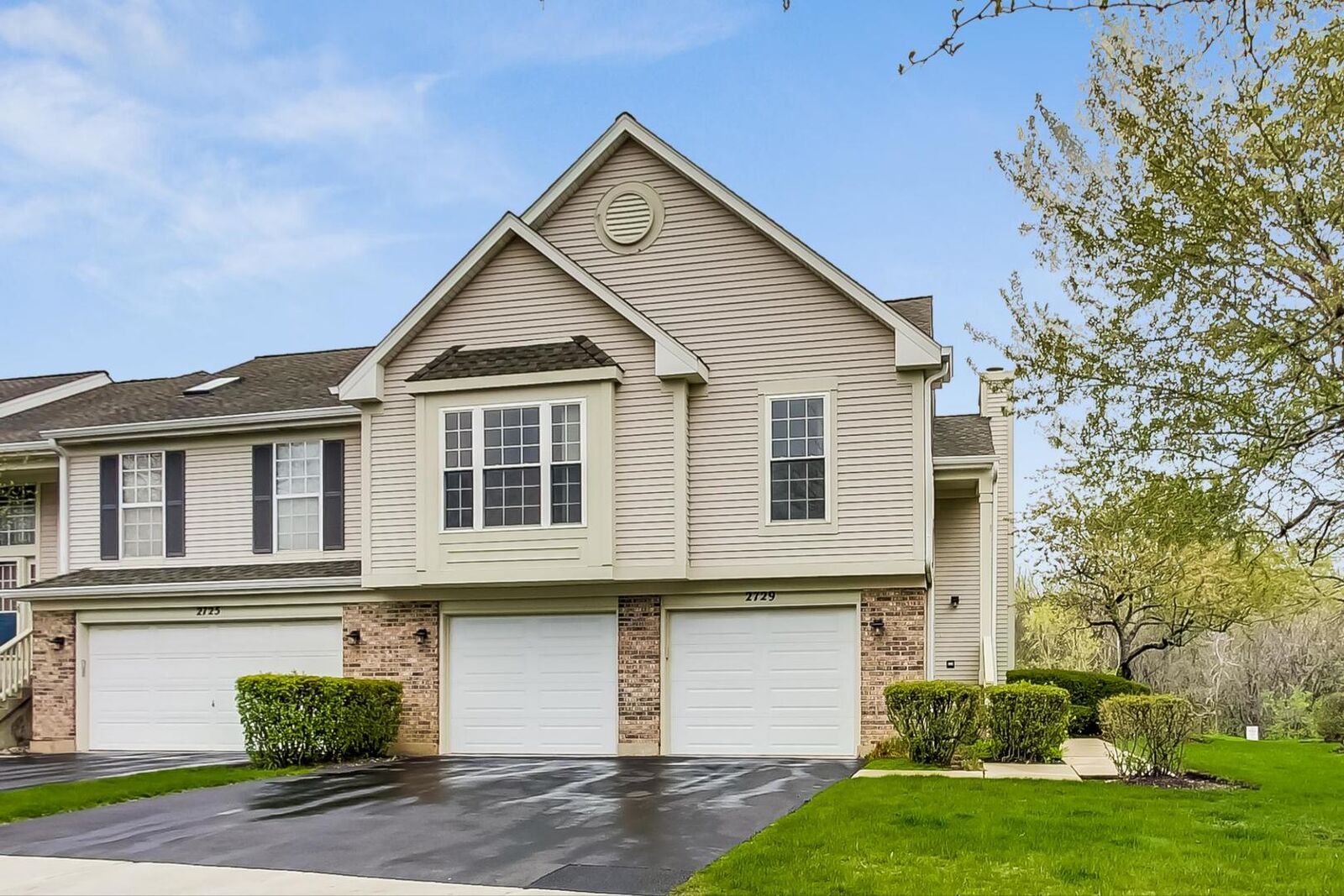 Property Photo:  2729 S Embers Lane  IL 60005 