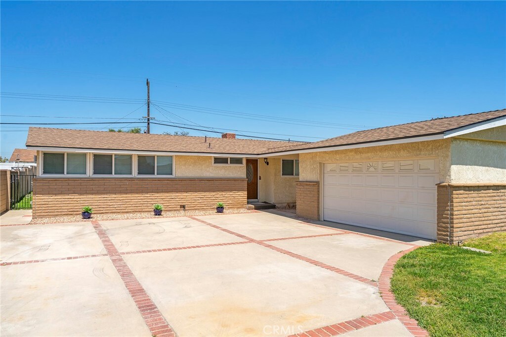 Property Photo:  2475 W Chanticleer Road  CA 92804 