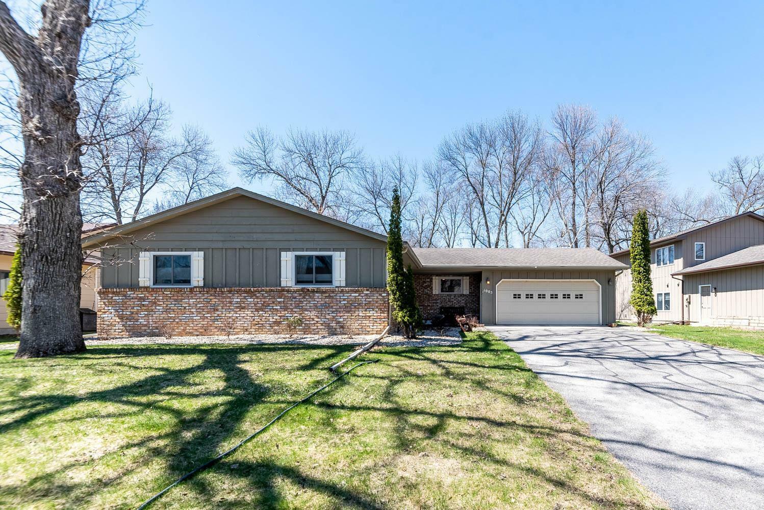 Property Photo: 1005 Shady Oak Drive MN 56003