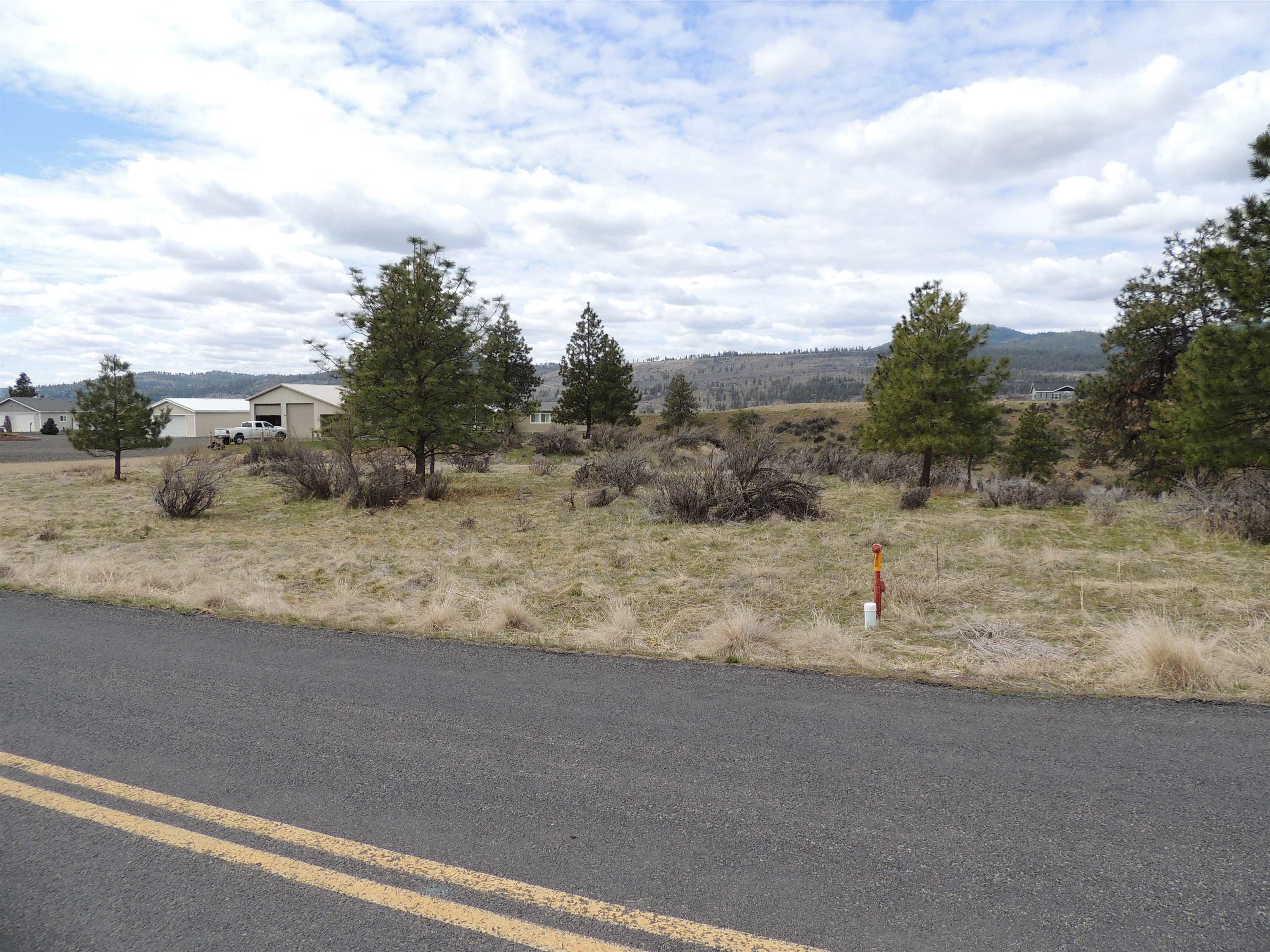 Property Photo:  42465 Doe Rd N  WA 99122 