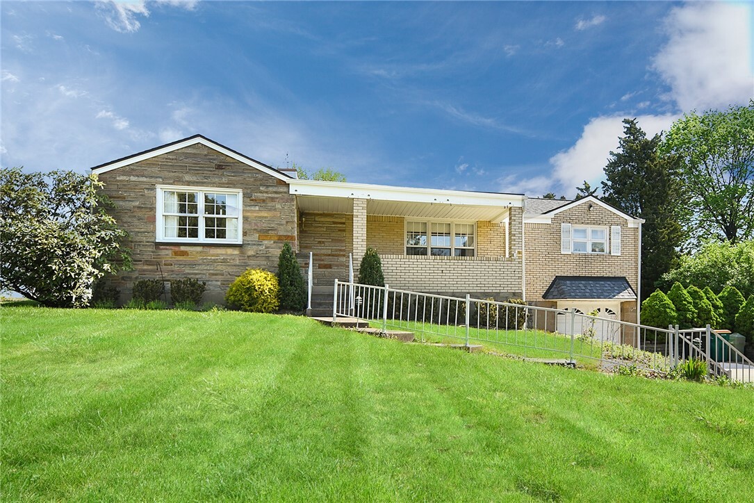 Property Photo:  122 Valleyview Drive  PA 15215 