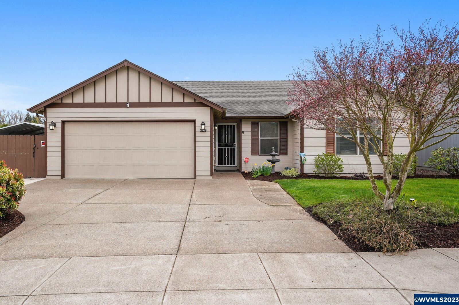 Property Photo:  630 Crooked River Av NW  OR 97304 