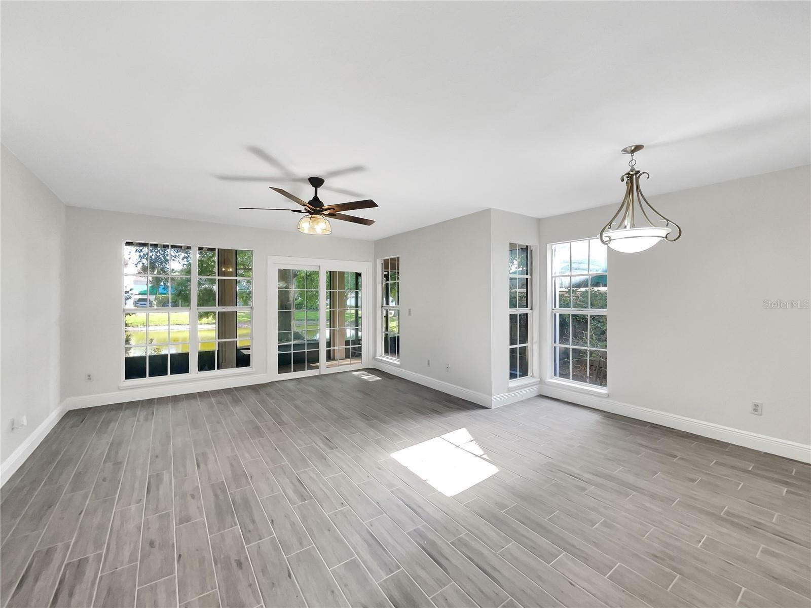 Property Photo:  6920 Lakeview Court  FL 33634 