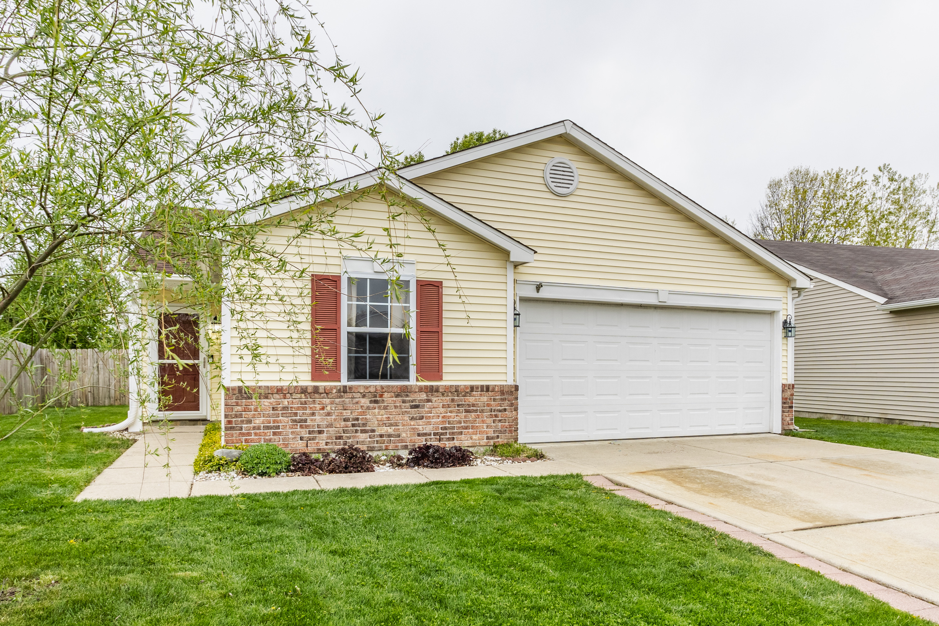 Property Photo: 11847 Wapiti Way IN 46060
