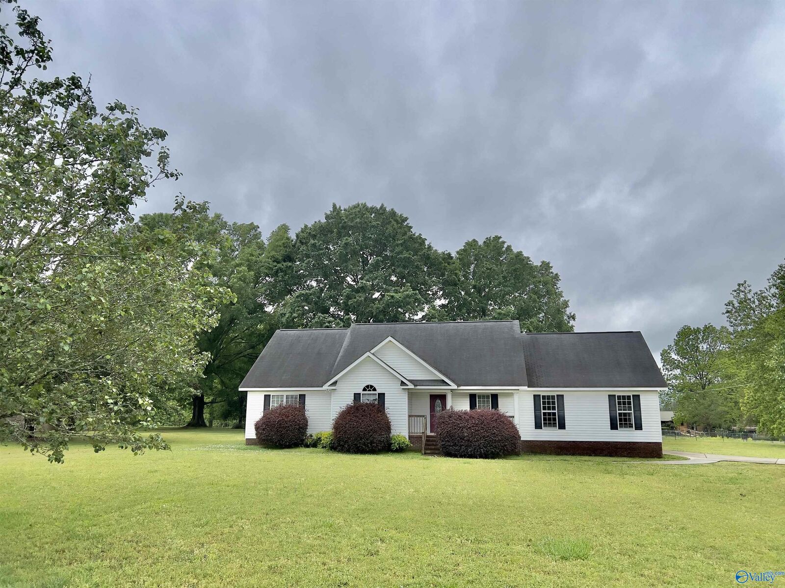 Property Photo: 4463 Grant Drive AL 35907