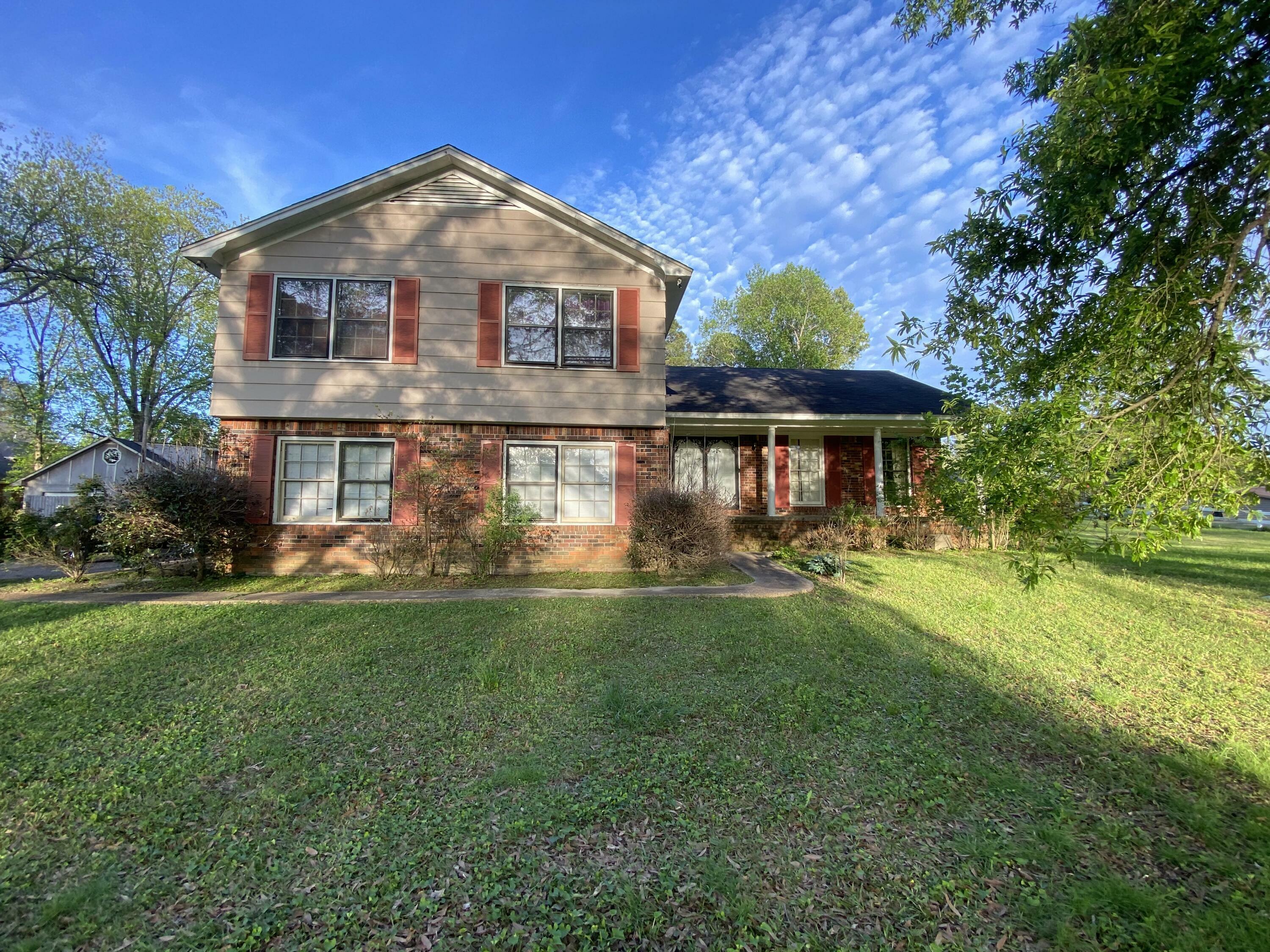 Property Photo: 110 Azalea MS 38801