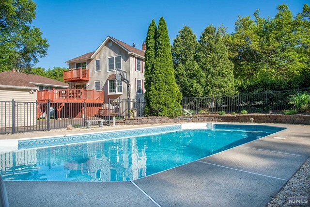 38 Maple Avenue  Westwood NJ 07675 photo