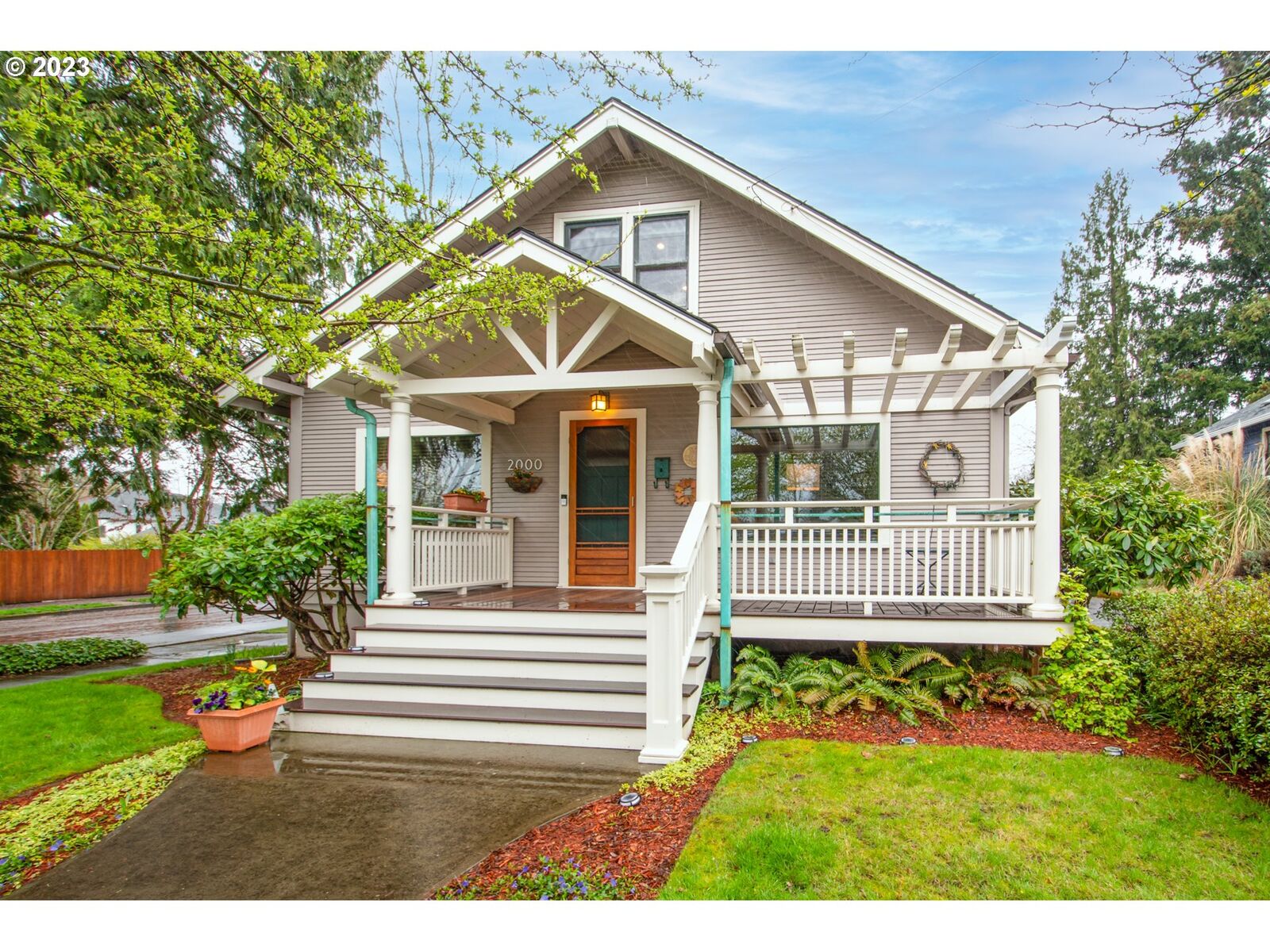 Property Photo: 2000 Franklin St WA 98660
