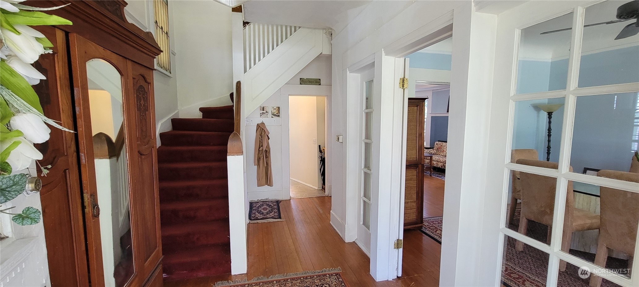 Property Photo: 909 16th Avenue WA 98122
