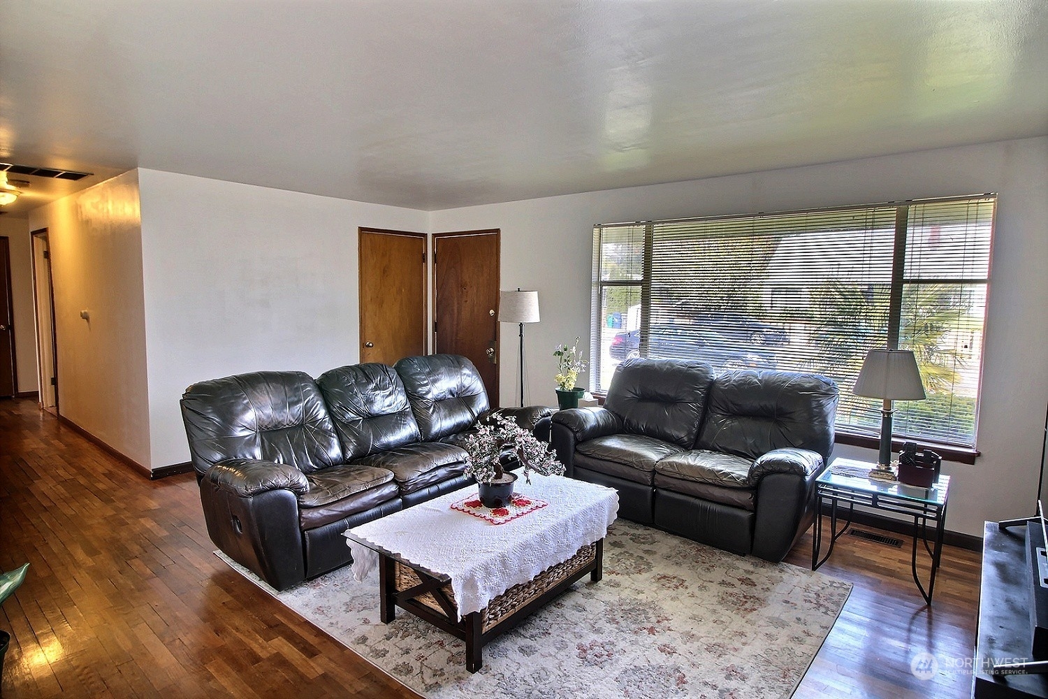 Property Photo:  8439 S 117th Place  WA 98178 