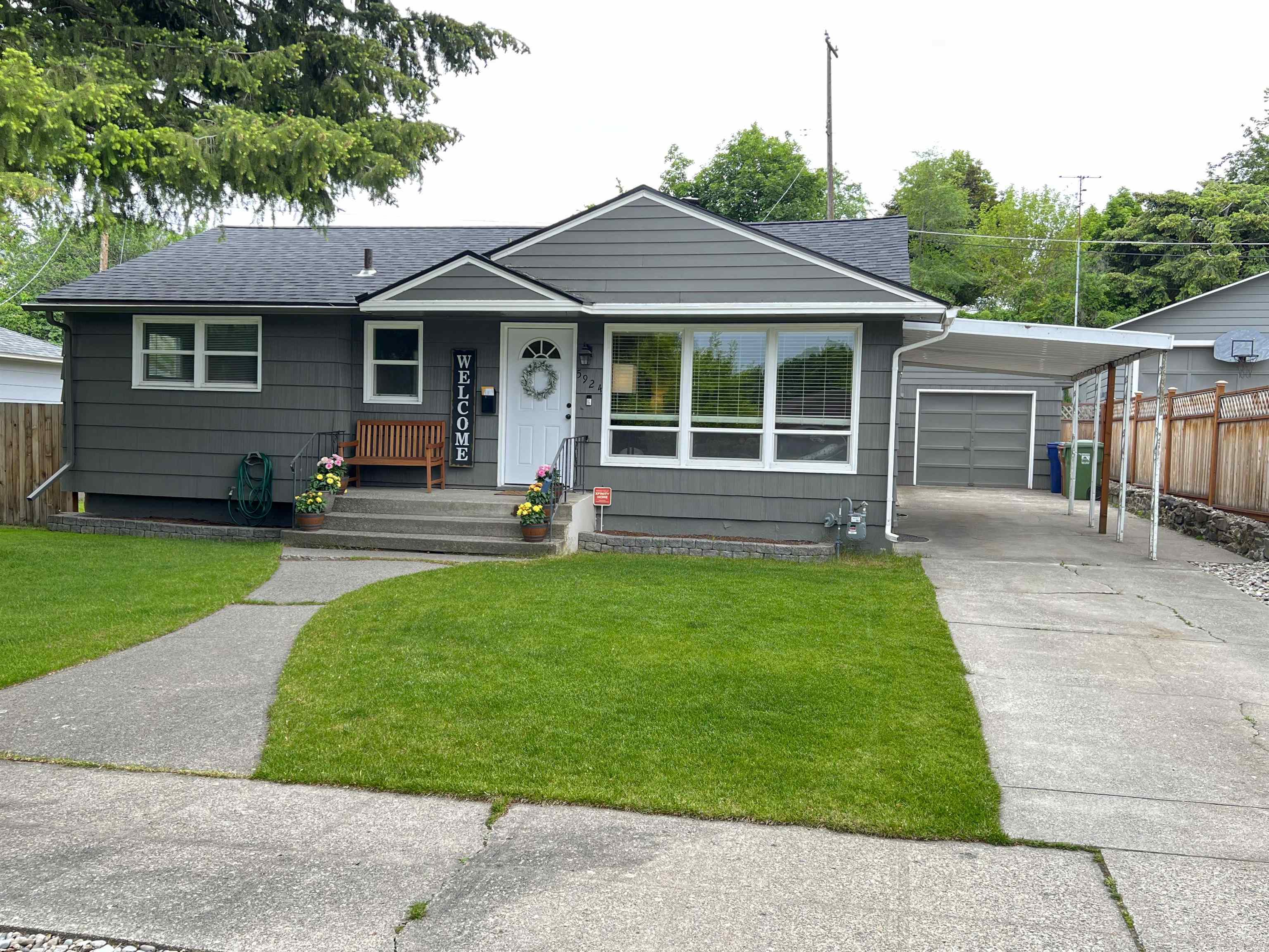 Property Photo: 5924 N Montevista Pl Pl WA 99205