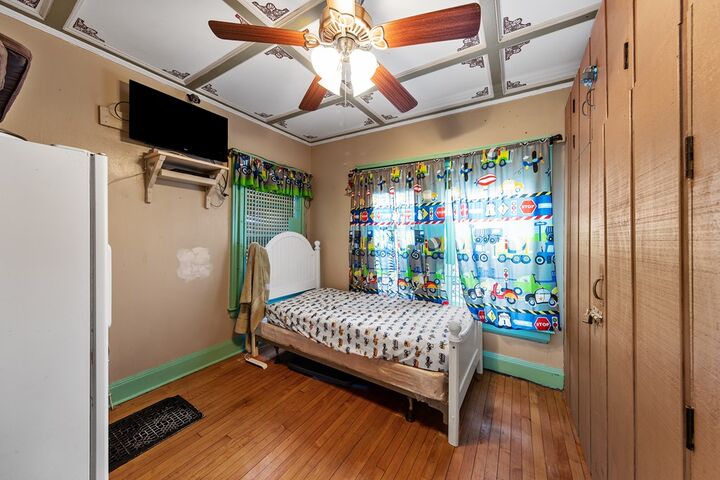 Property Photo:  