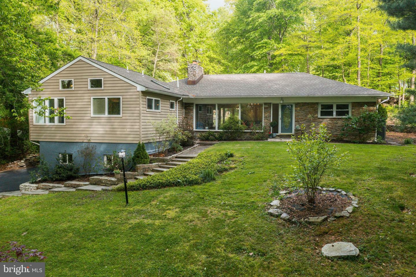 Property Photo:  2115 Willow Brook Drive  PA 19006 