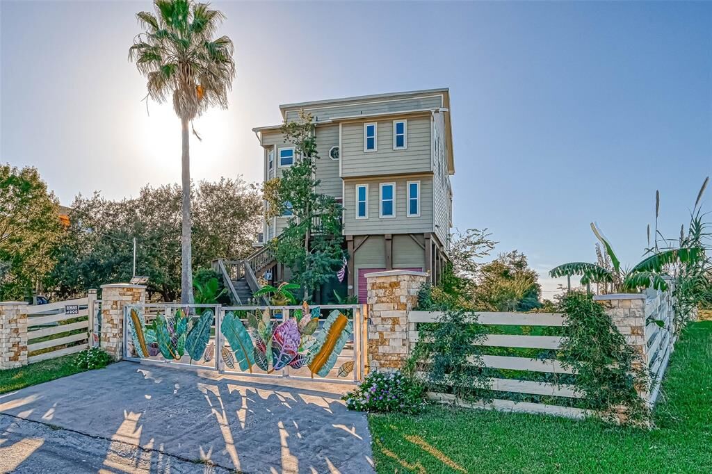 Property Photo: 225 Rue Orleans Street TX 77520