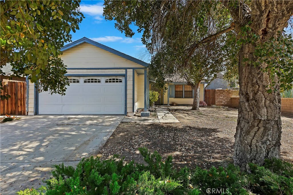 Property Photo:  2735 Jojoba  CA 93550 