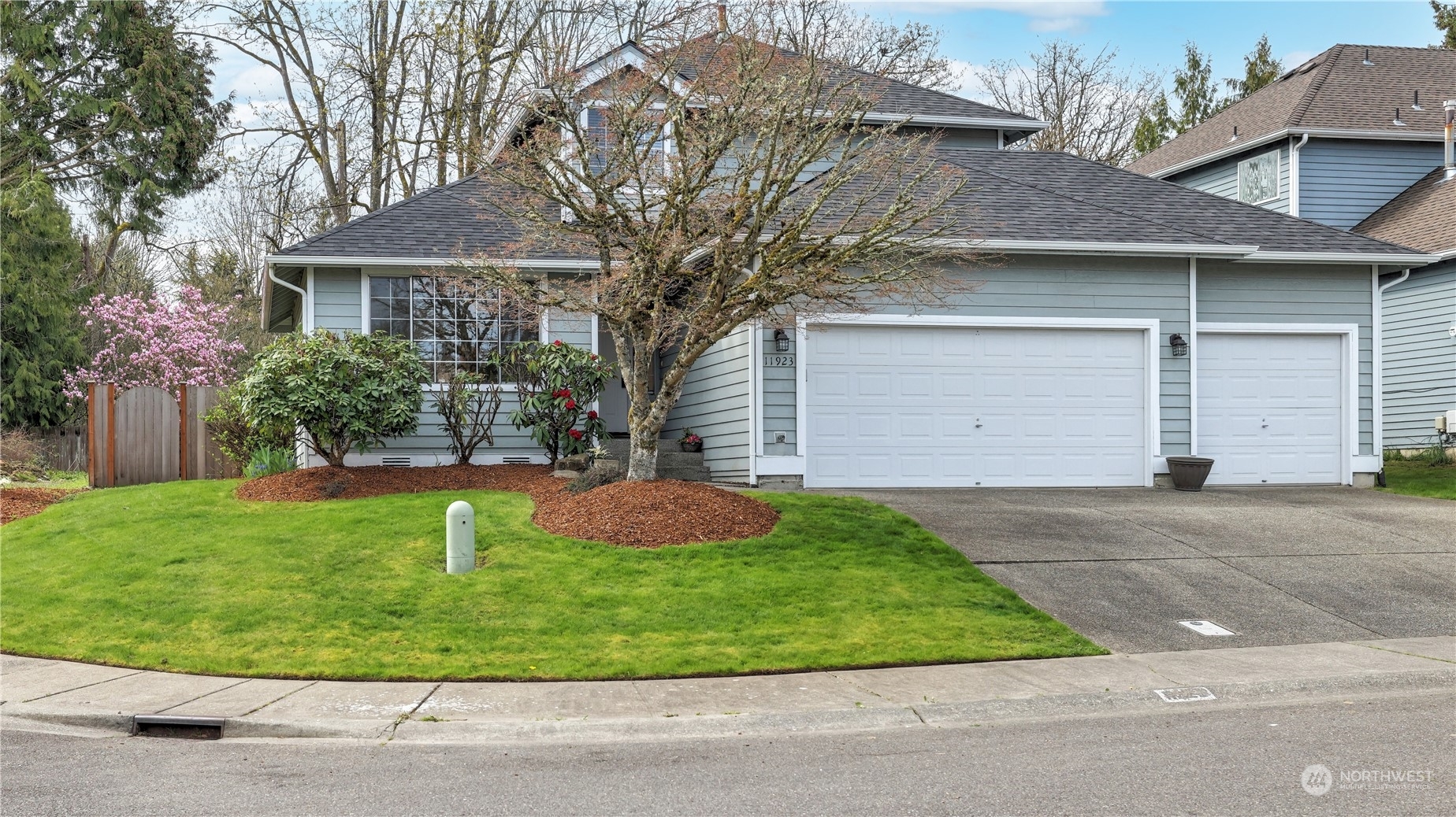 Property Photo:  11923 SE 229th Place  WA 98031 