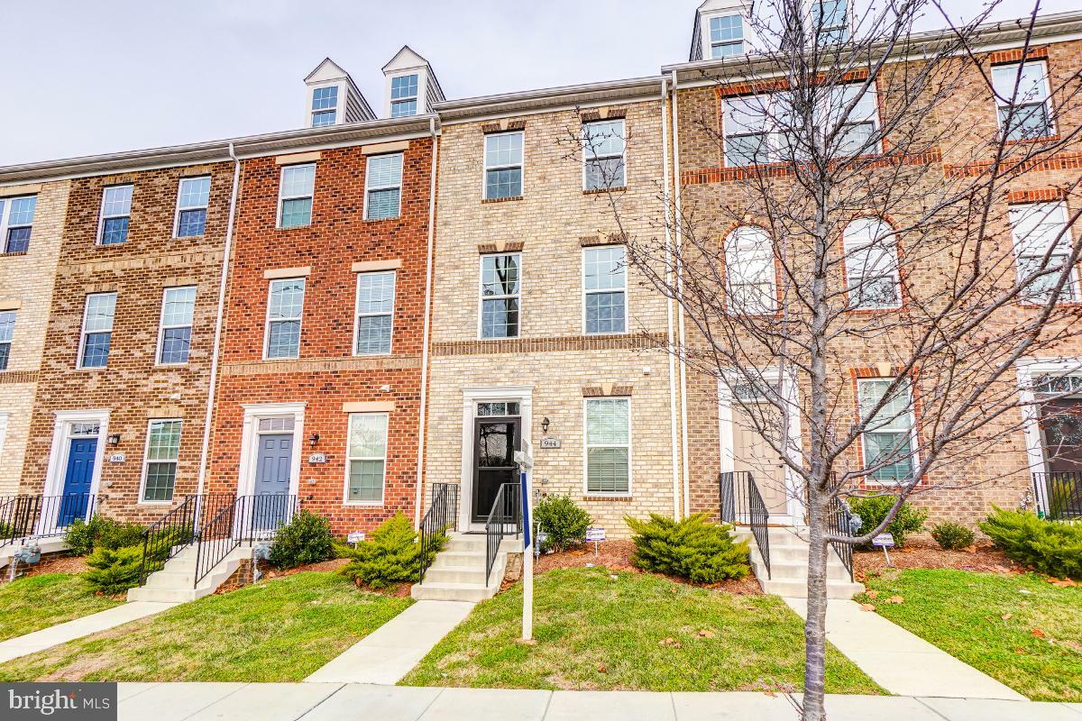 Property Photo: 944 Mississippi Avenue SE DC 20032