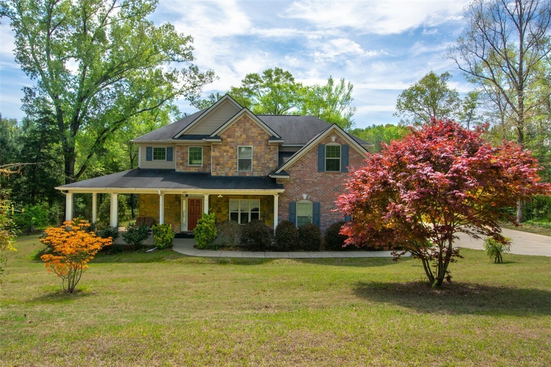 Property Photo:  1911 S Lake Drive  AL 36804 