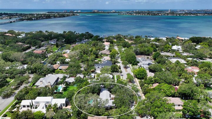 Property Photo:  1722 North Drive  FL 34239 