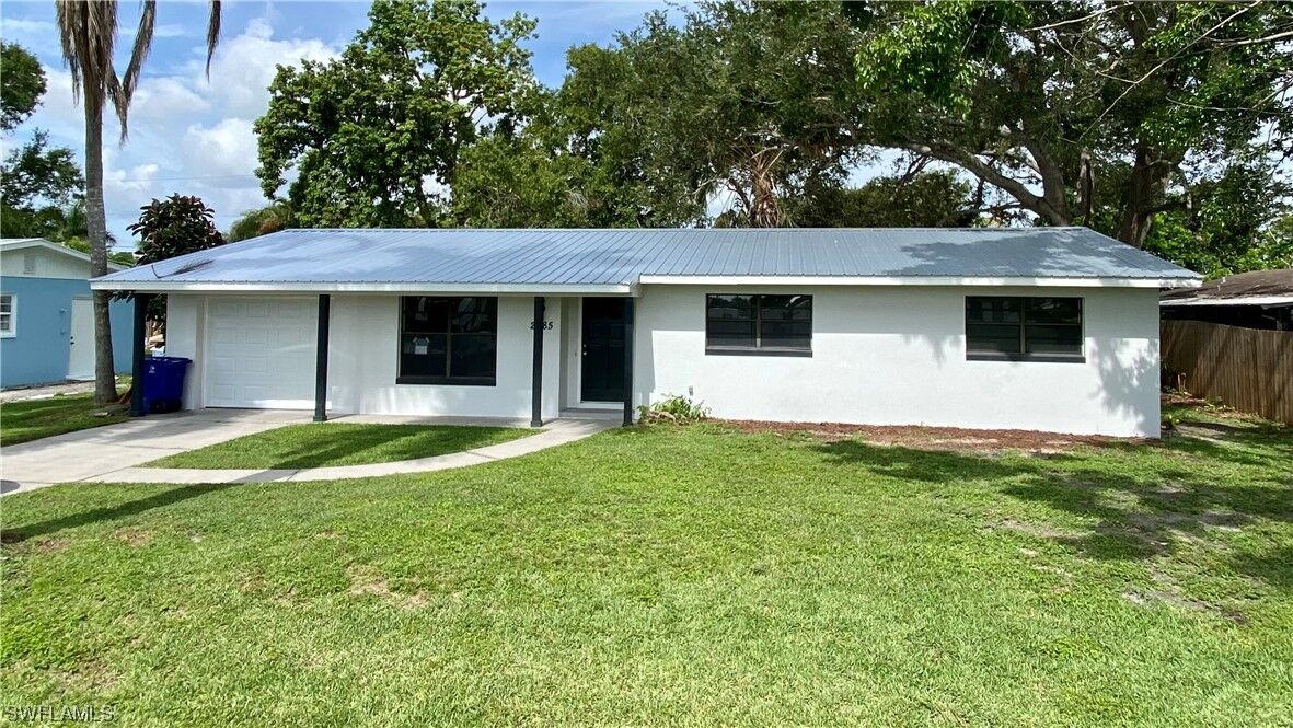 Property Photo:  2085 E Tobago Circle  FL 33905 