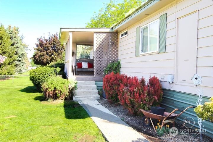 971 Highline Drive  East Wenatchee WA 98802 photo