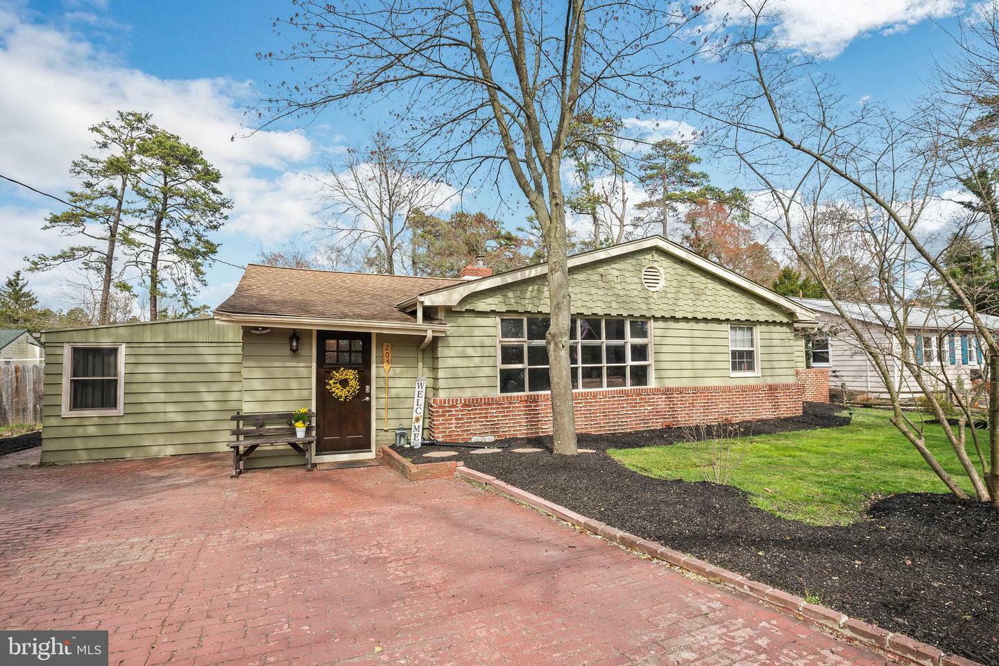 Property Photo:  205 Briarwood Trail  NJ 08055 