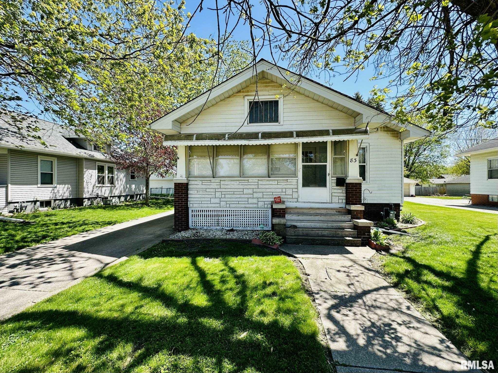 Property Photo:  83 S Farnham Street  IL 61401 