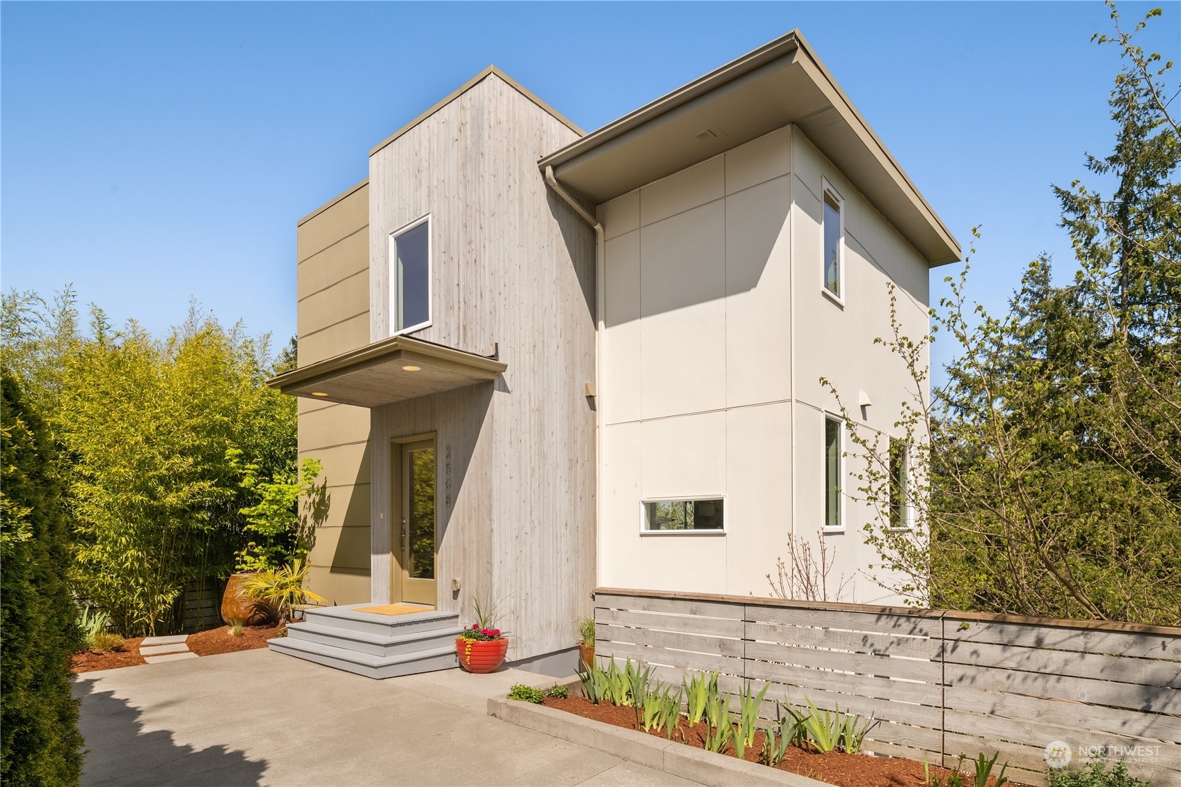 Property Photo:  2508 Walnut Avenue SW  WA 98116 