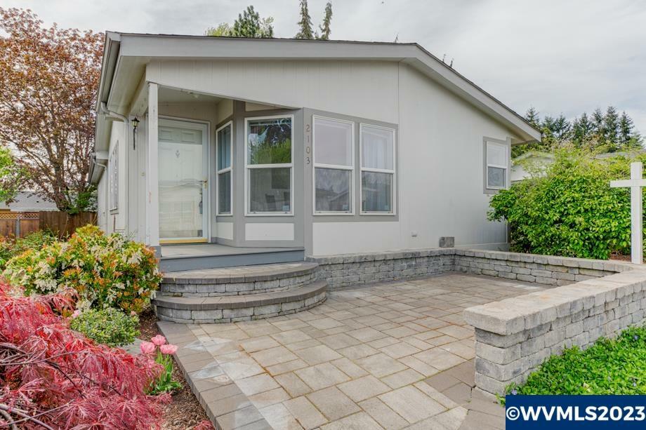 Property Photo:  2103  Pippin St NE  OR 97305 