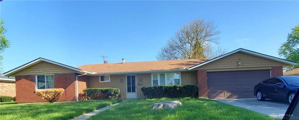 Property Photo: 805 Bradfield Drive OH 45426