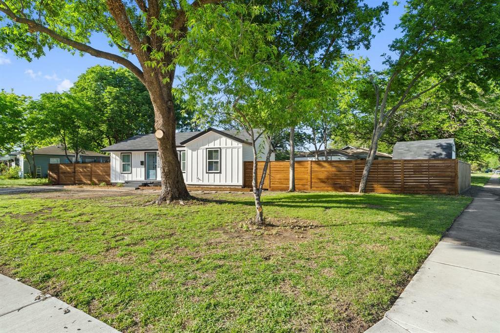 Property Photo: 1236 Casa Vale Drive TX 75218