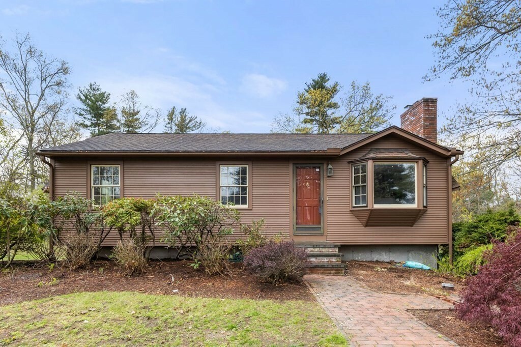 Property Photo: 33 Pine Ridge Dr MA 01540