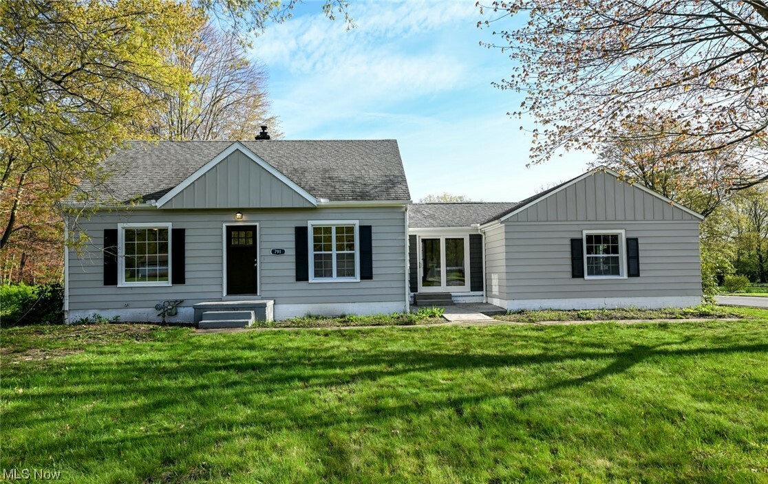 Property Photo:  791 Center Road  OH 44319 