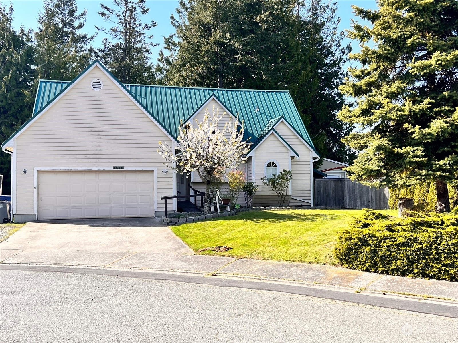 Property Photo:  4606 San Juan Avenue  WA 98221 