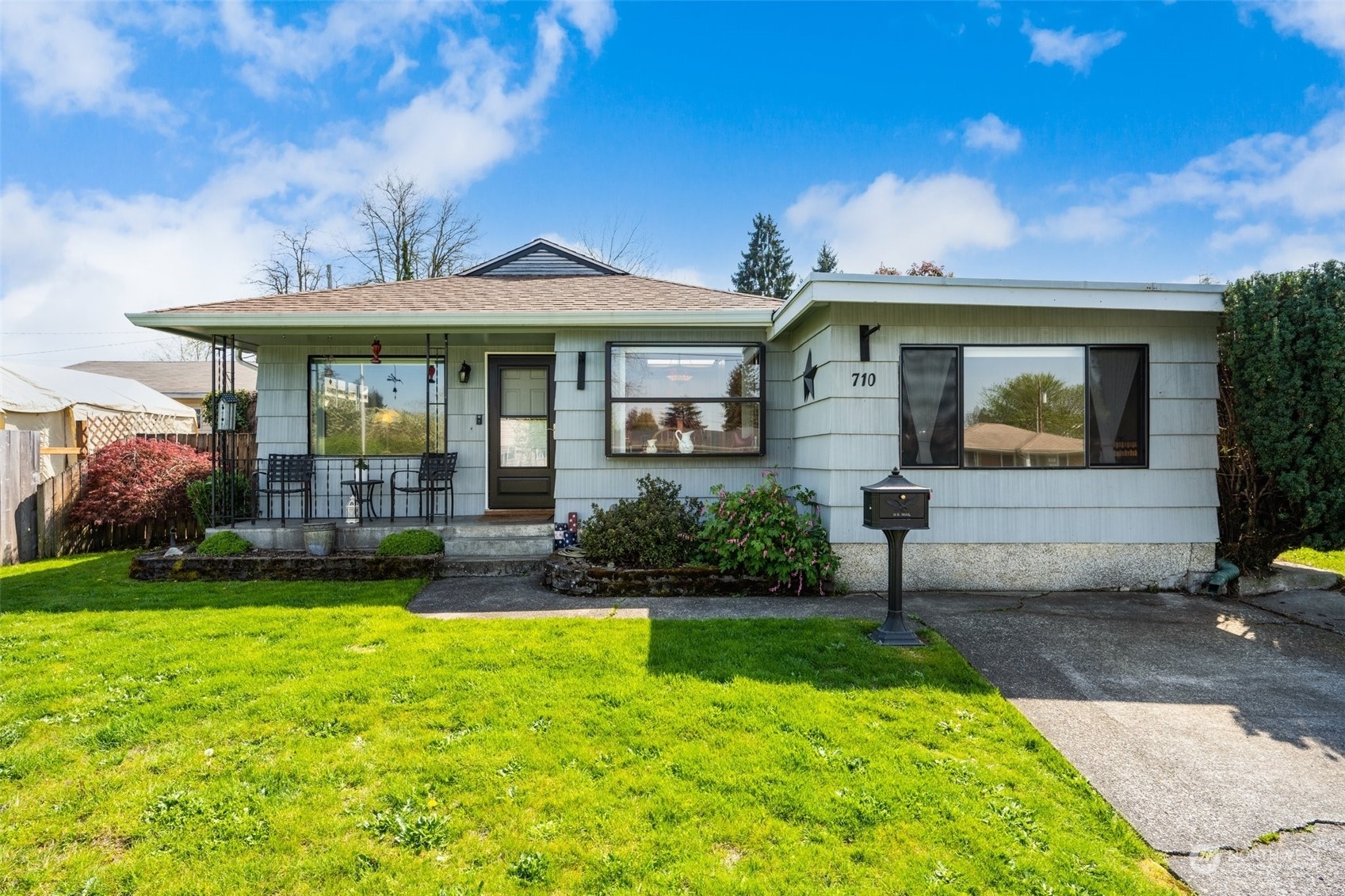 Property Photo:  710 6th Street SE  WA 98002 