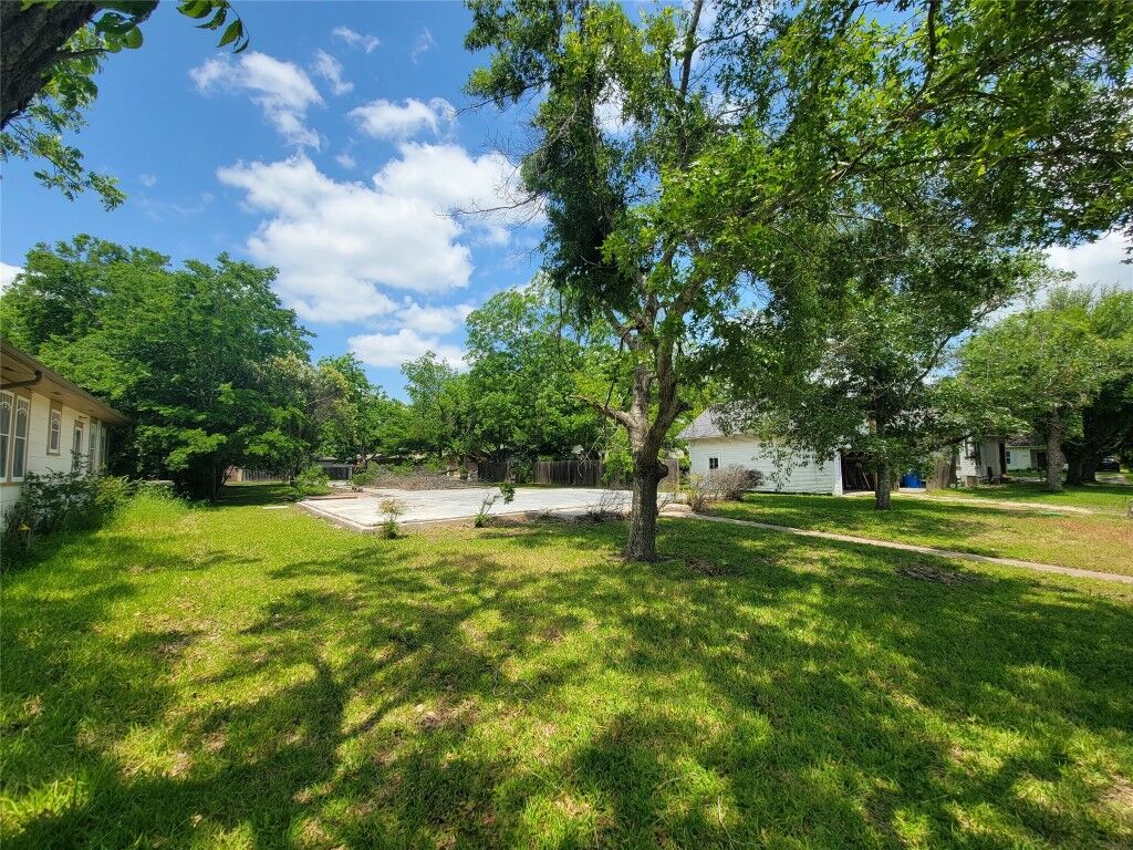 Property Photo:  904 James Street  TX 76574 