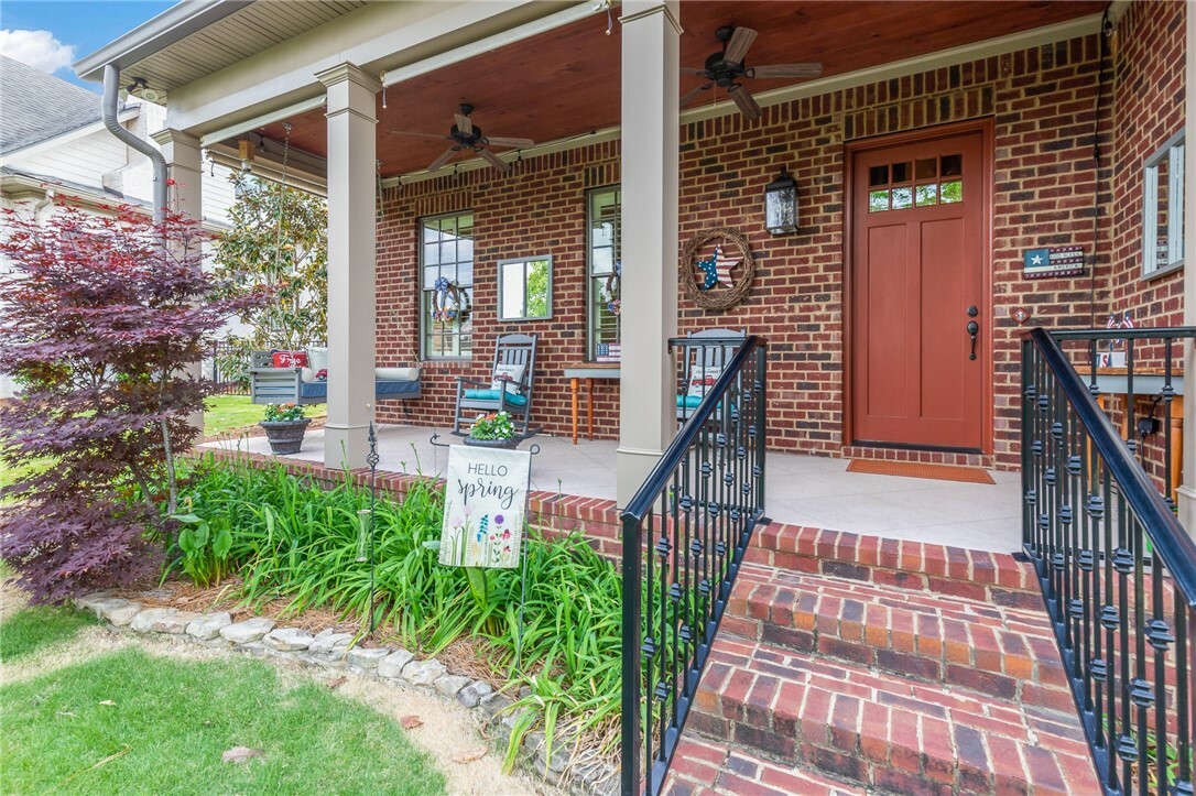 Property Photo: 5 Dicken'S Alley AL 36830