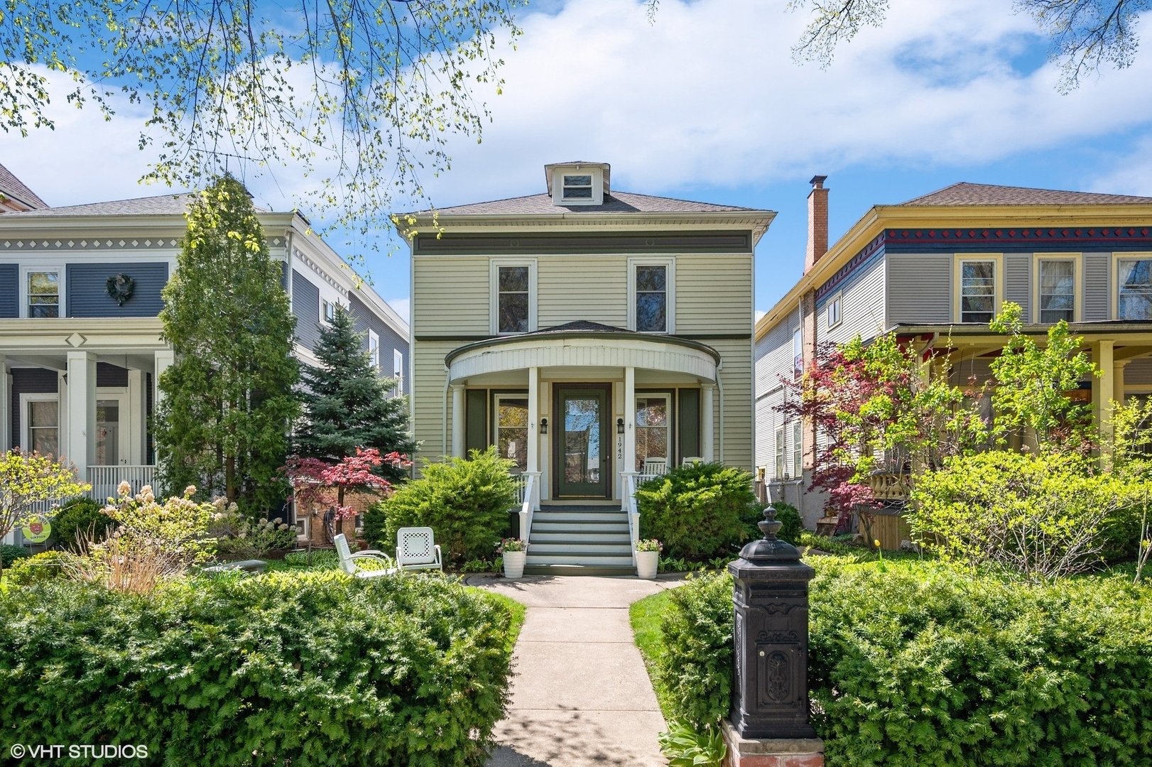 Property Photo:  1942 Orrington Avenue  IL 60201 