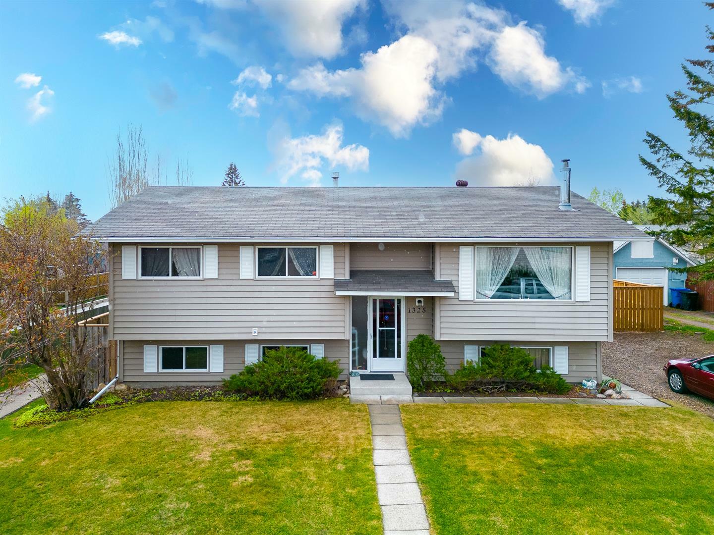 Property Photo: 1325 McAlpine Street AB T0M 0N0
